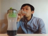 بالفيديو.. فلتر سحري يحول شراب الـ “كوكا كولا” الي مياه صافية